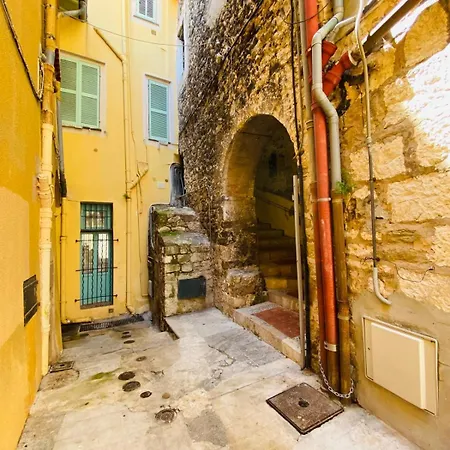 Grand Au Coeur De La Vieille Clim מנטון