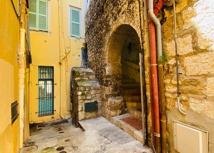 Grand Au Coeur De La Vieille Clim Menton